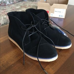 NWT Toms Mateo Chukka Black Suede Boots
